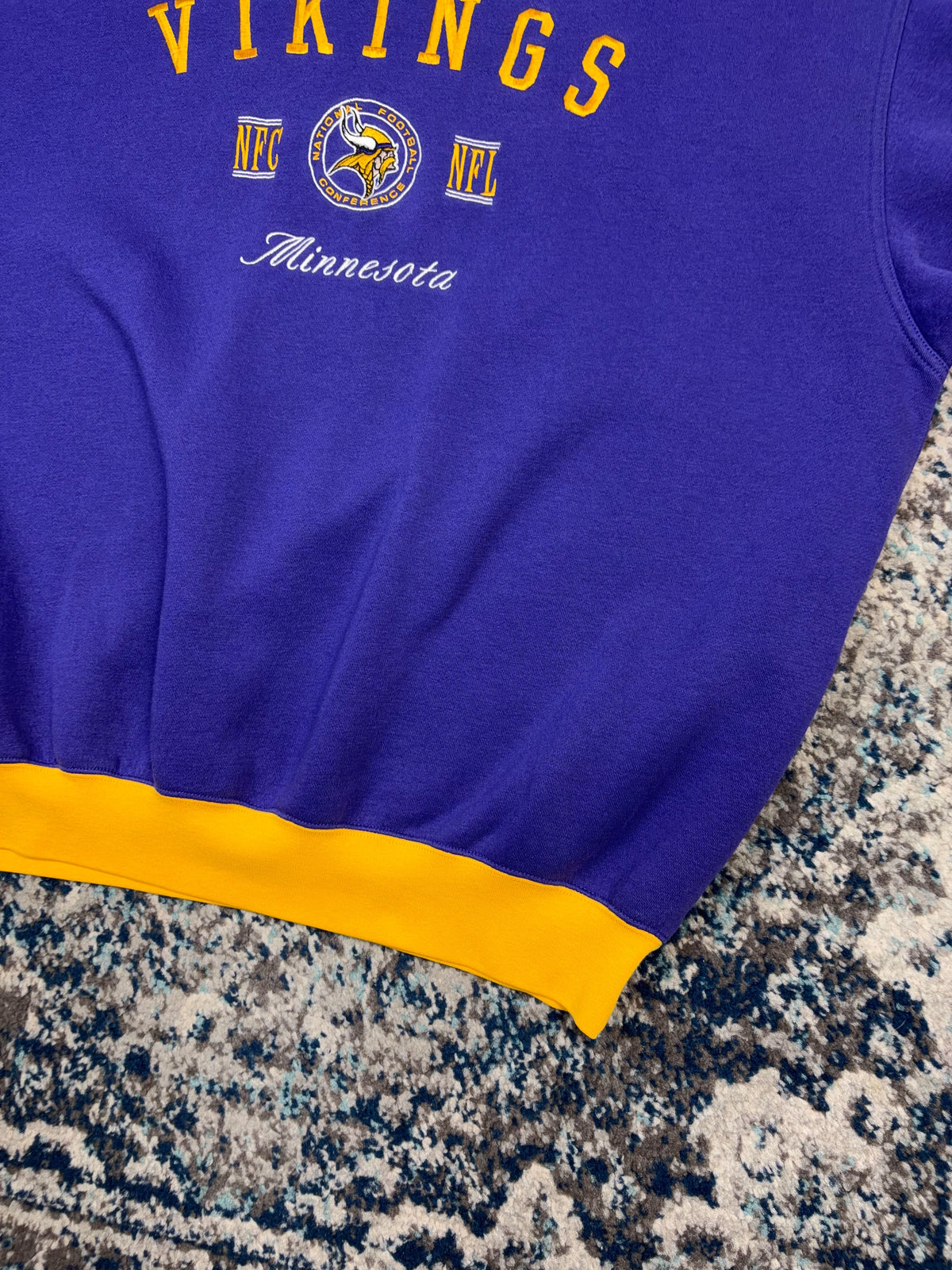 Vintage Minnesota Vikings NFL Embroidered Logo Spellout Crewneck Sweatshirt Size 2XL