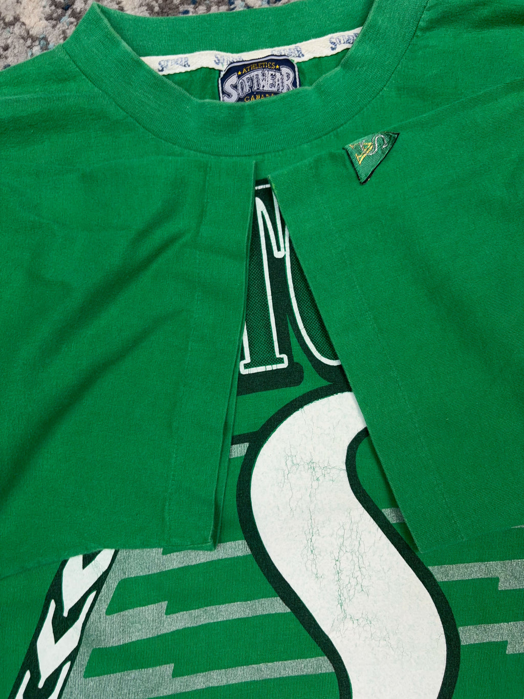 Vintage 1993 Saskatchewan Roughriders CFL Big Graphic Football T-Shirt Size XL