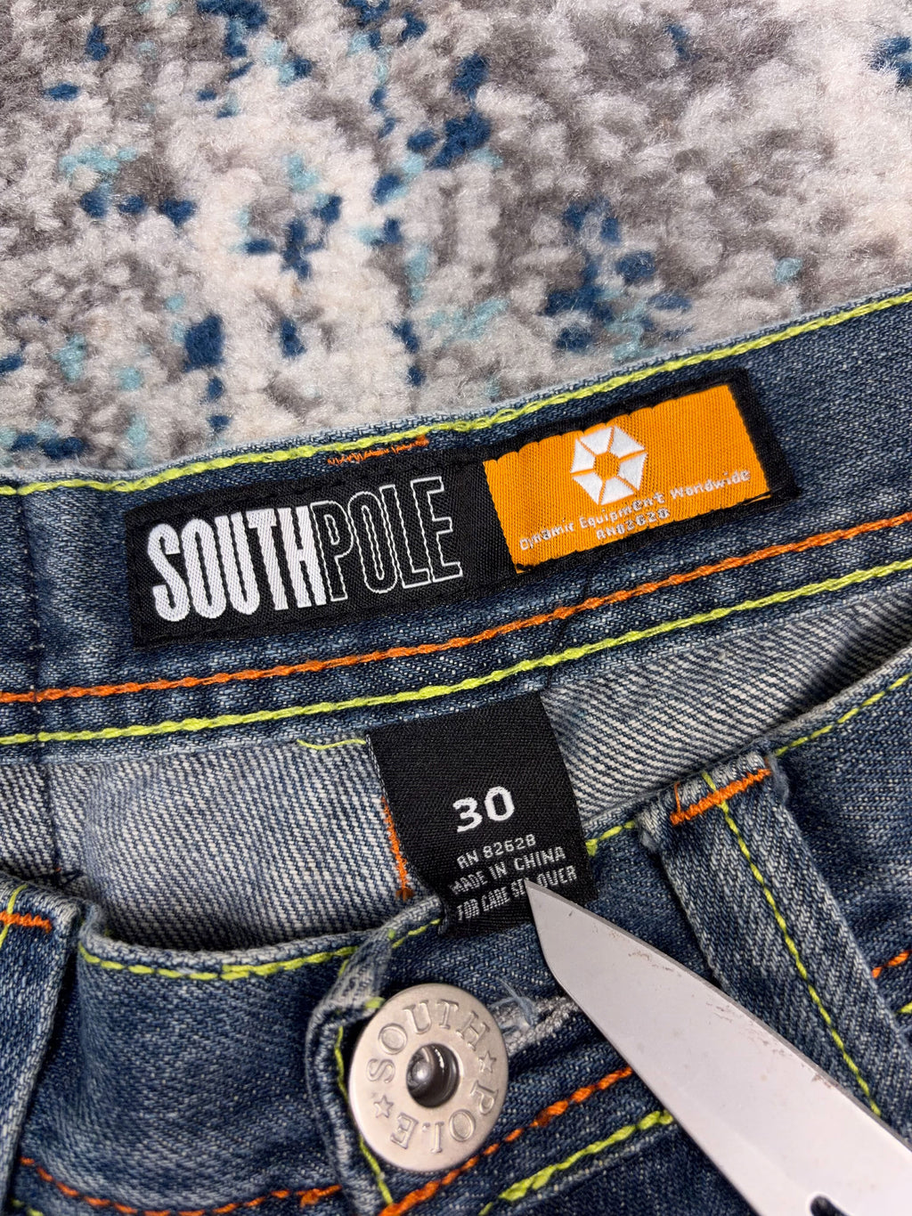 Vintage Y2K Southpole Contrast Stitched Embroidered Pocket  Shorts Size 30