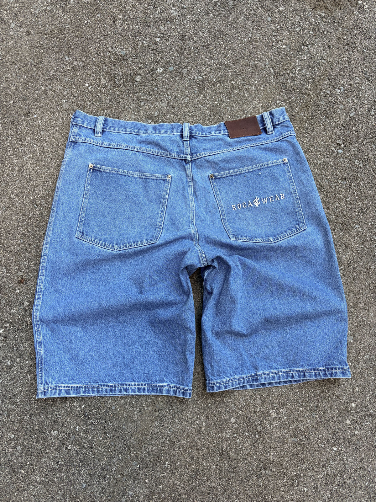 Vintage Y2K Rocawear Embroidered Logo  Medium Wash Denim Shorts Size 44