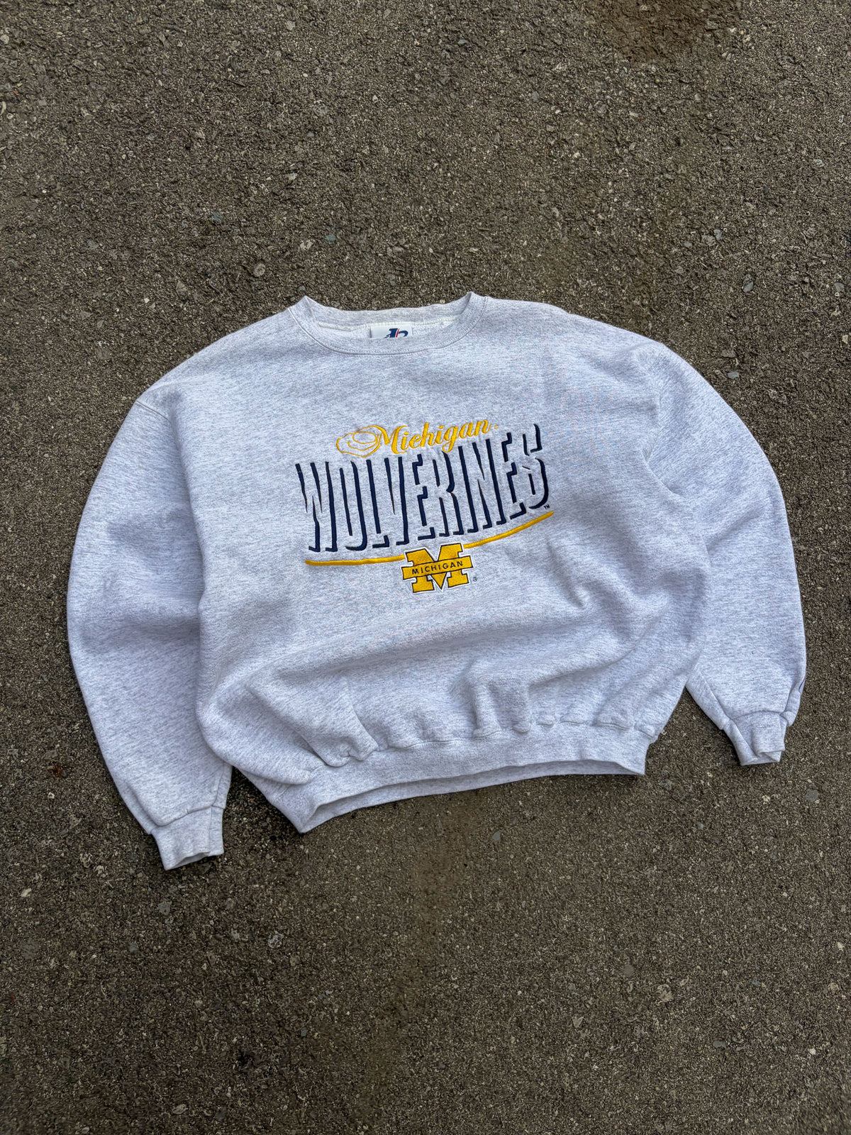 Vintage Michigan Wolverines NCAA Embroidered Spellout Crewneck Sweatshirt Size Medium
