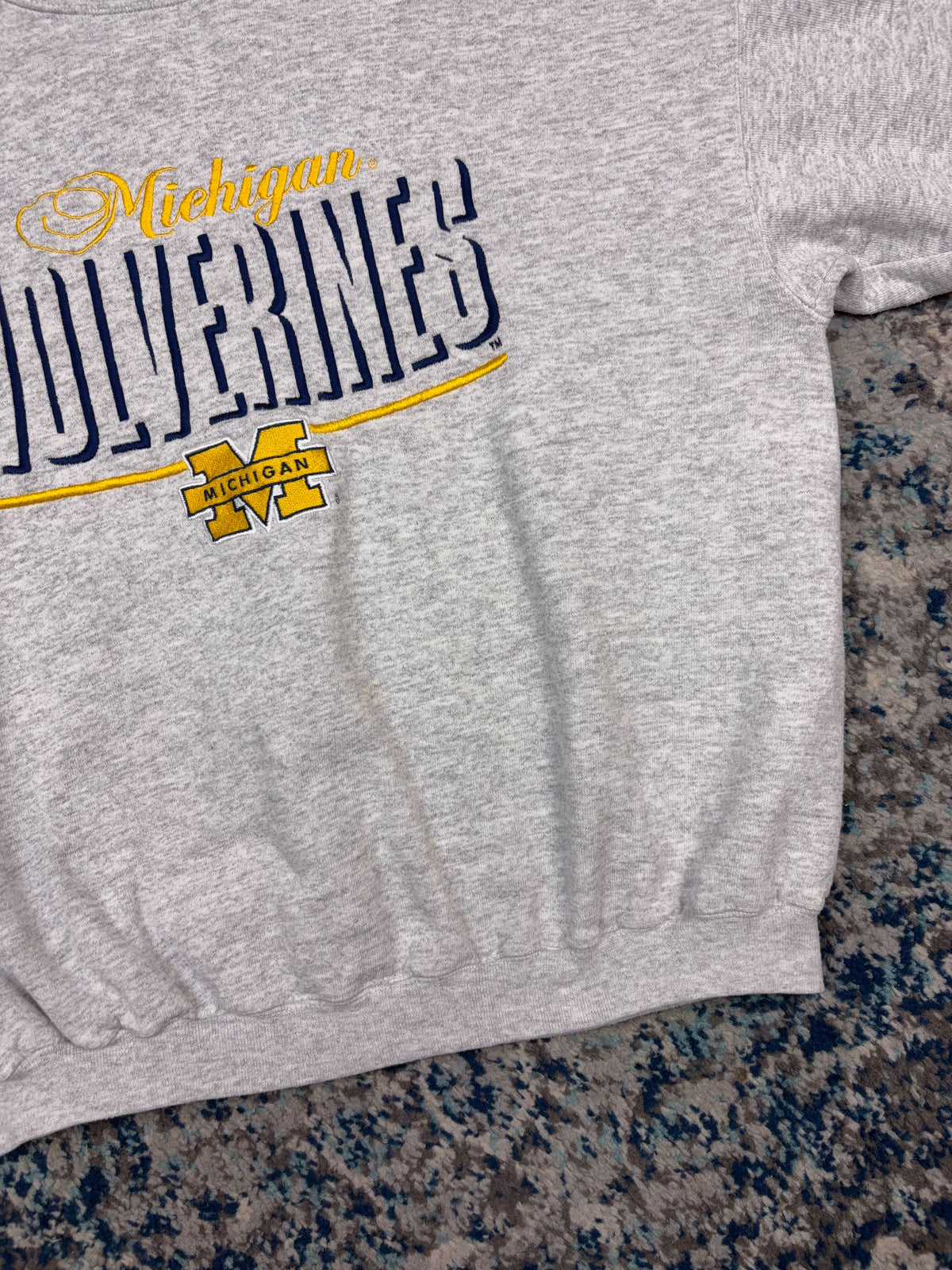 Vintage 90s Michigan Wolverines NCAA Embroidered Spellout Sweatshirt Size Medium
