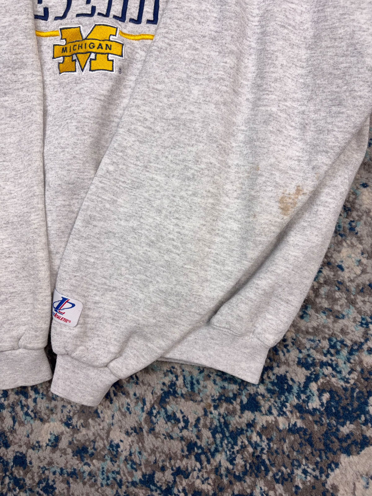 Vintage Michigan Wolverines NCAA Embroidered Spellout Crewneck Sweatshirt Size Medium