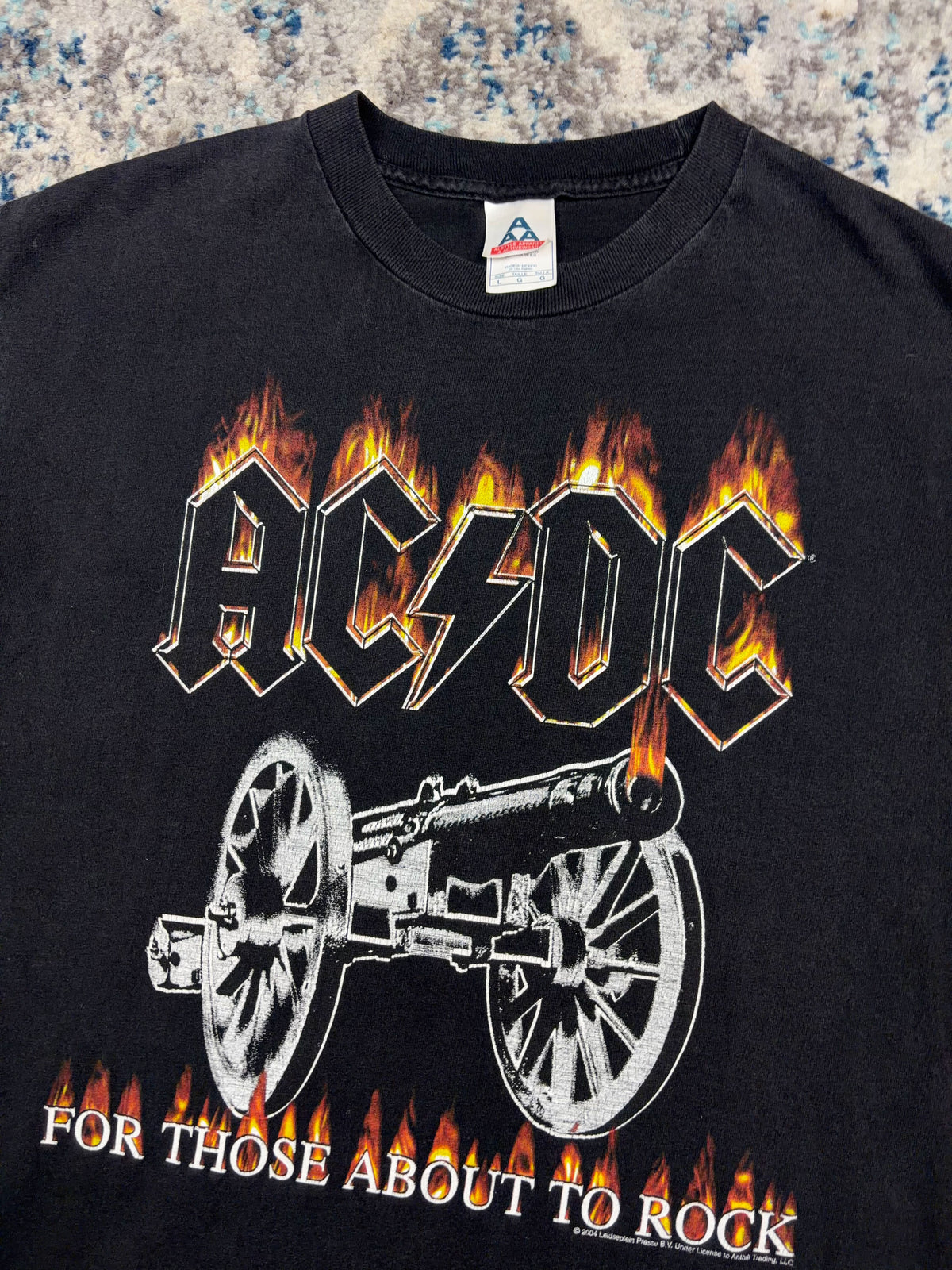 Vintage 2004 AC/DC For Those About To Rock Logo Spellout Rock Music T-Shirt Size Large