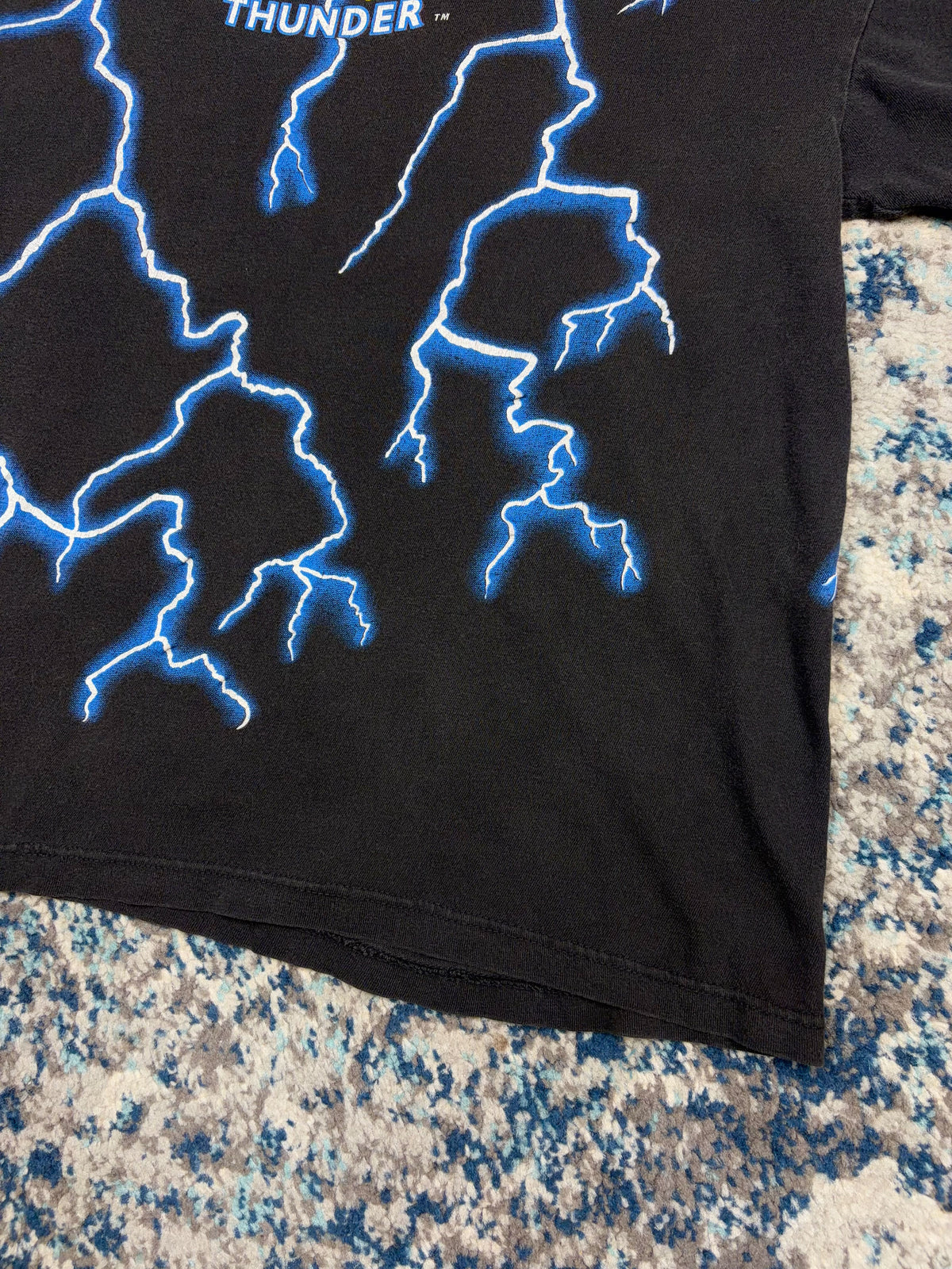 Vintage 90s USA Thunder Native Chief Wolf Portrait Graphic T-Shirt Size Large