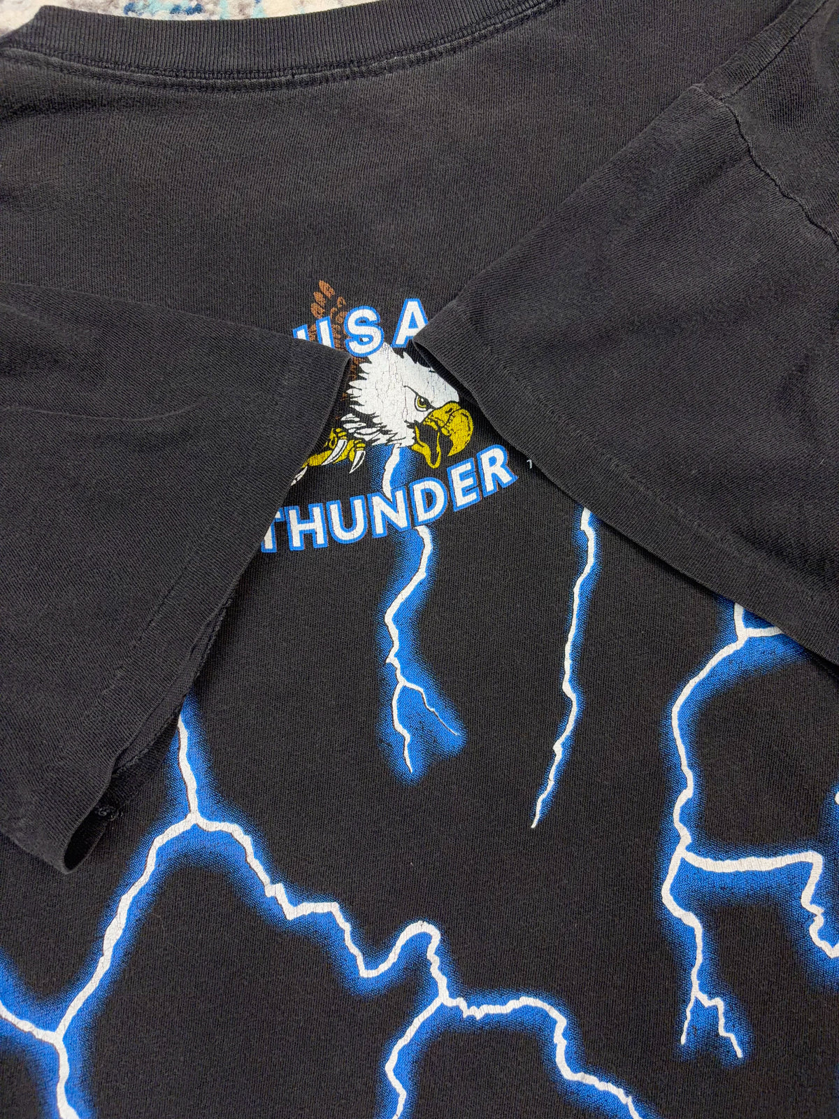 Vintage 90s USA Thunder Native Chief Wolf Portrait Graphic T-Shirt Size Large