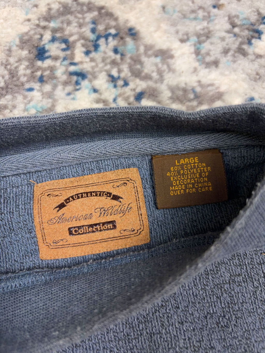 Vintage American Wildlife Embroidered Wolf Graphic Spellout Sweatshirt Size Large