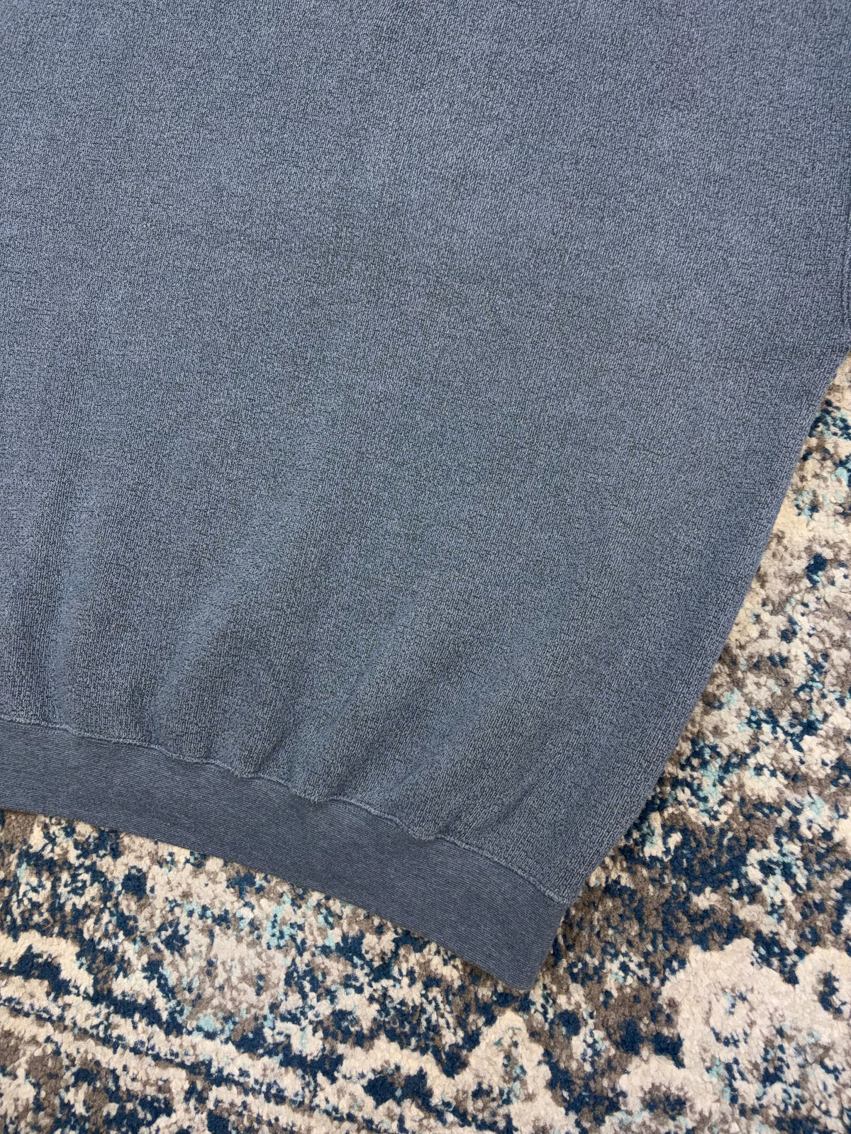 Vintage American Wildlife Embroidered Wolf Graphic Spellout Sweatshirt Size Large